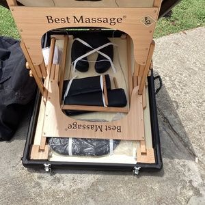 MASSAGE TABLE